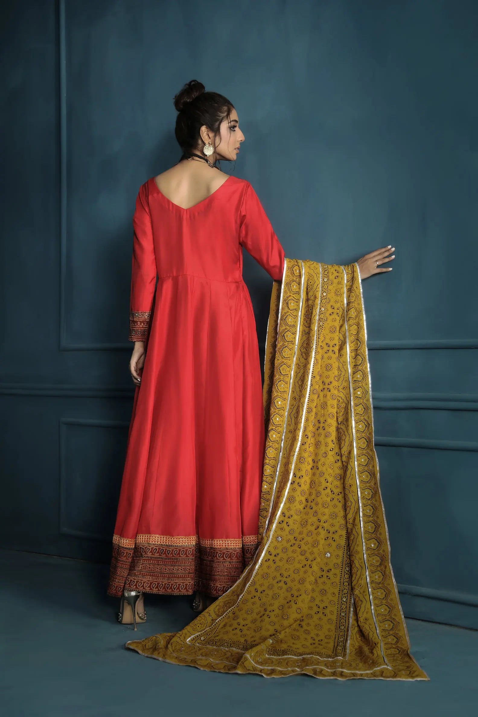 Naqsh 2 piece Tailored Set - StudioTehseen